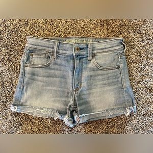 American Eagle Hi-Rise Shortie Shorts - Sz 4 - Frayed Cuffed Bottoms - Lt Denim